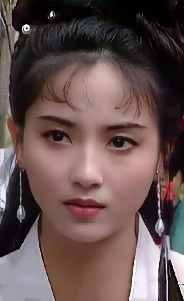 都纷纷在社交媒体上放出陶慧敏年轻时的照片