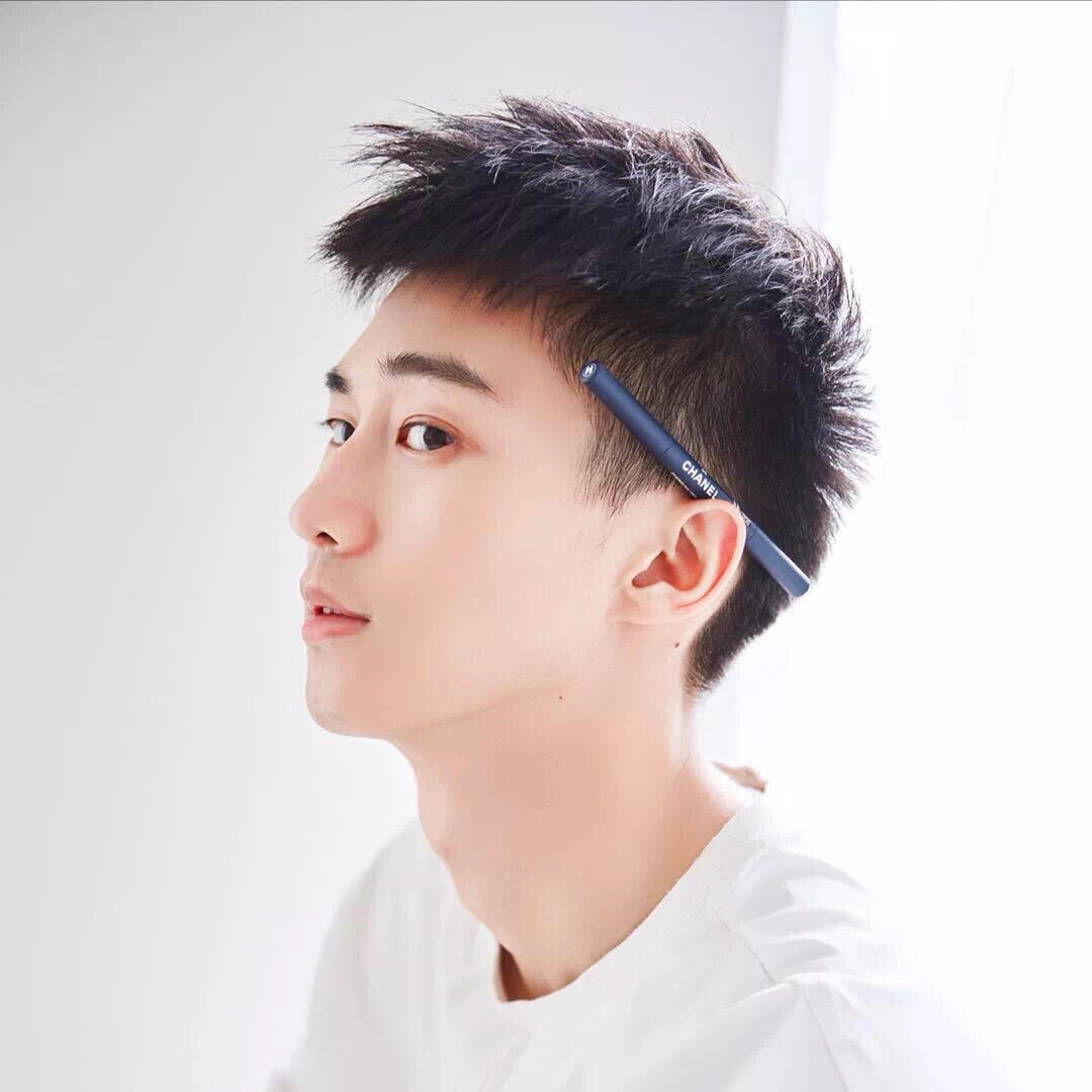 适合学生撩妹的几款男生发型_发型_时尚_发型