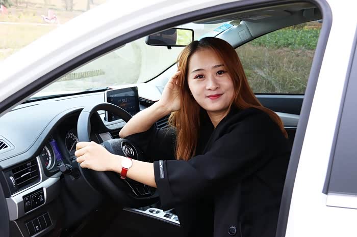 虽然我不是女神,但有了小五,我是自己的女王!