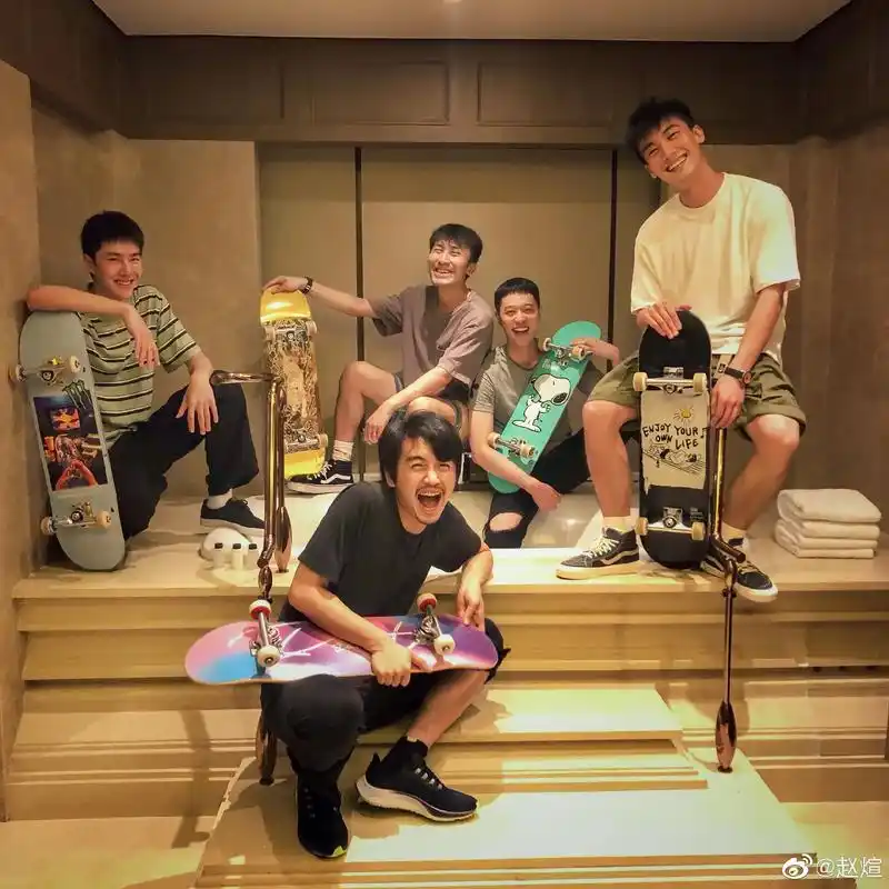 我爱合照99.冰雨火滑板小分队#陈晓 #王一博 #冰雨火  - 抖音