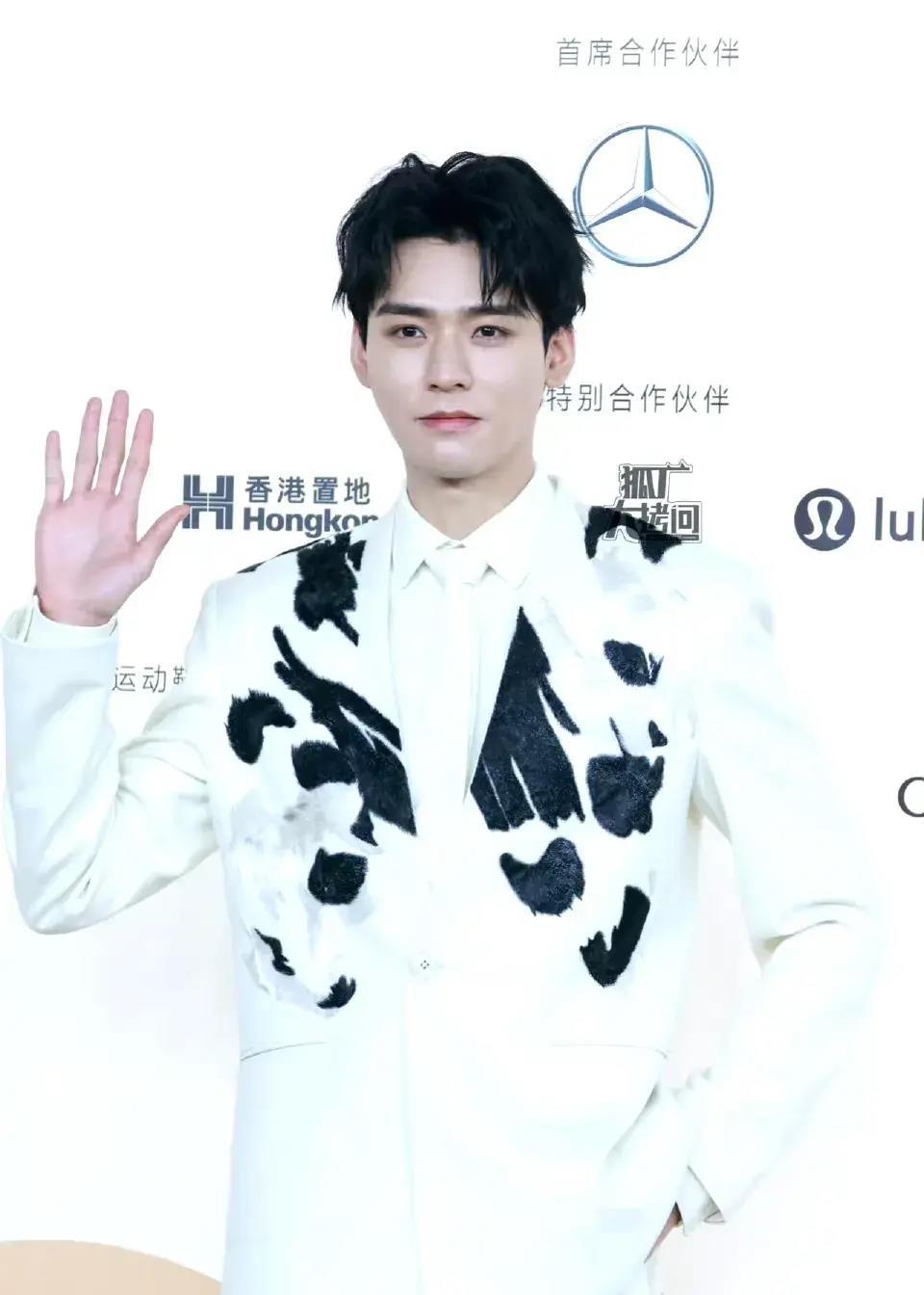 23新鲜事:肖战,杨紫,任嘉伦,檀健次,迪丽热巴,于适_时尚_周冬雨_李沁