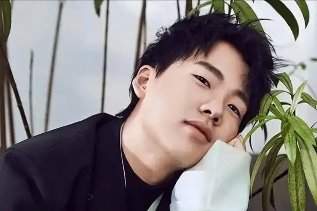 卑微星二代郭麒麟已经在娱乐圈红得发紫