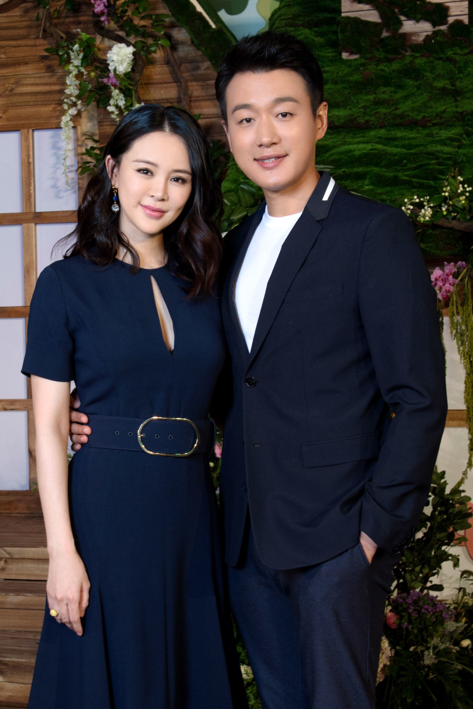 佟大为老婆关悦和于明加太像了!