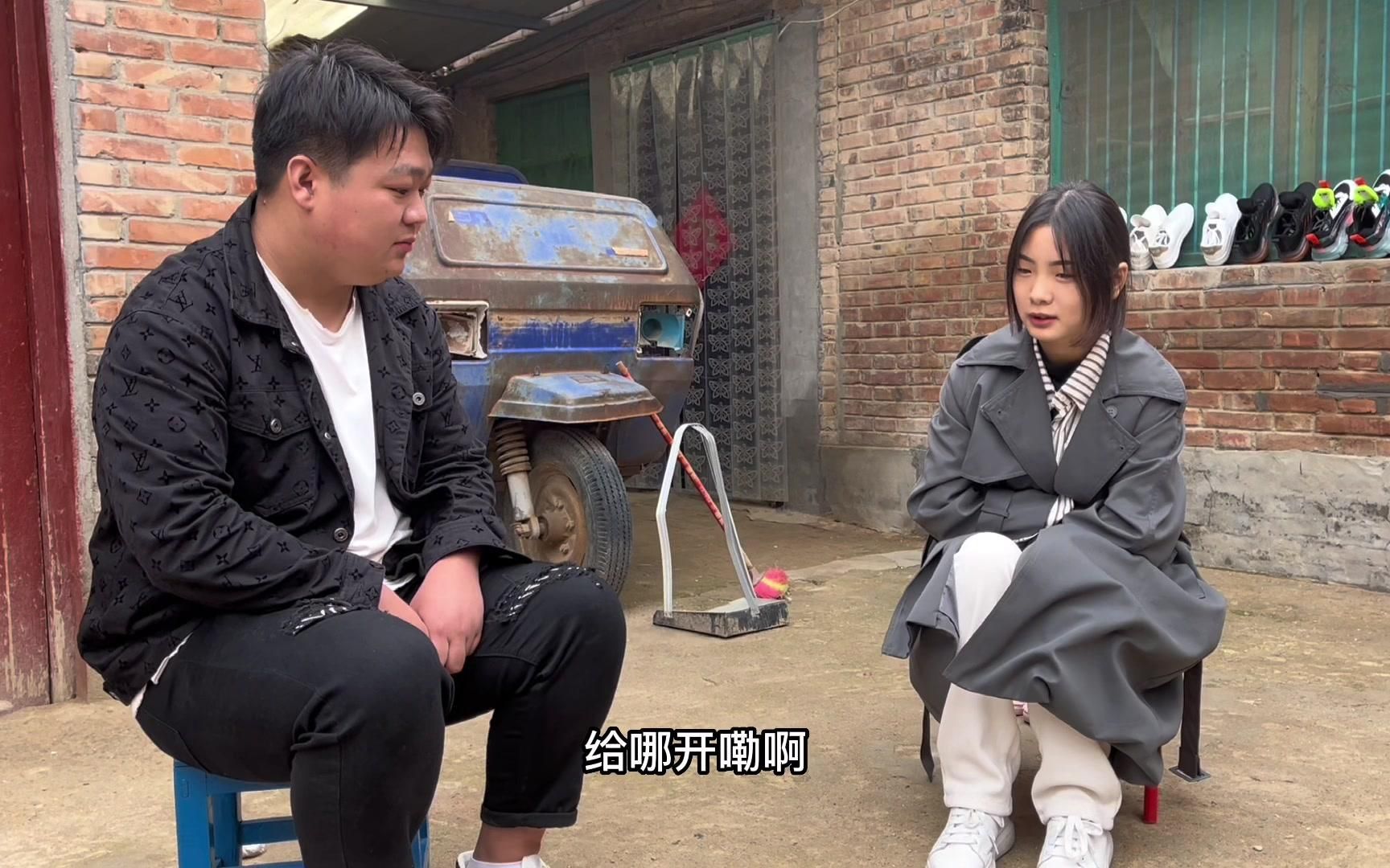 乡村相亲女孩一直笑,应该看上男孩了