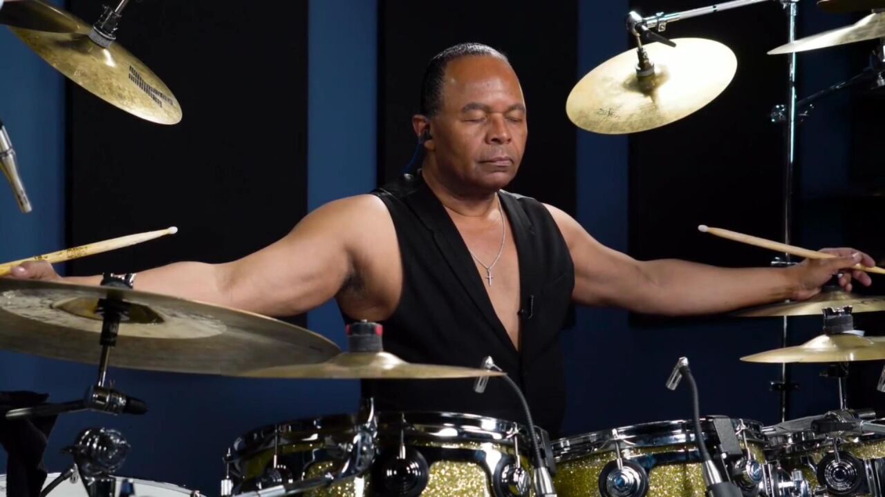 迈克尔杰克逊御用鼓手jonathan moffett神还原演唱会现场架子鼓一