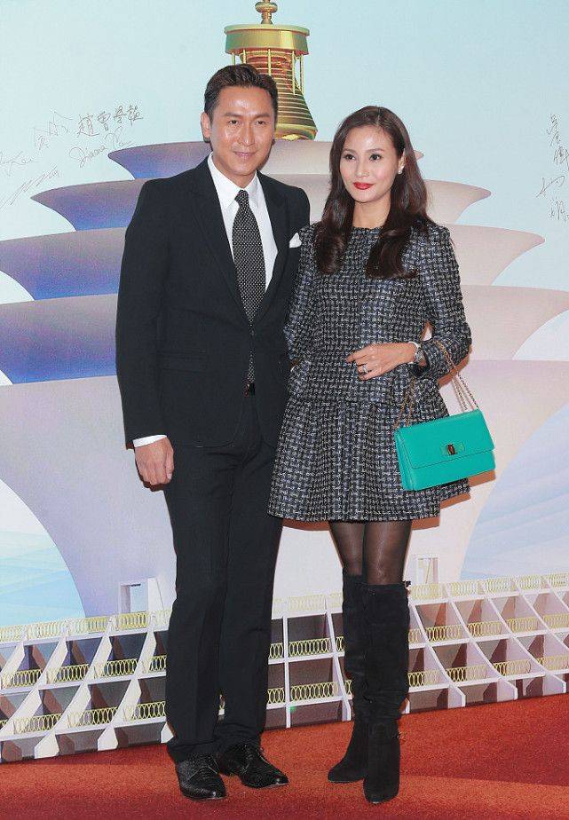 马德钟罕带妻子亮相妻子长胖变圆脸颜值太高他瘦太狠显颓废