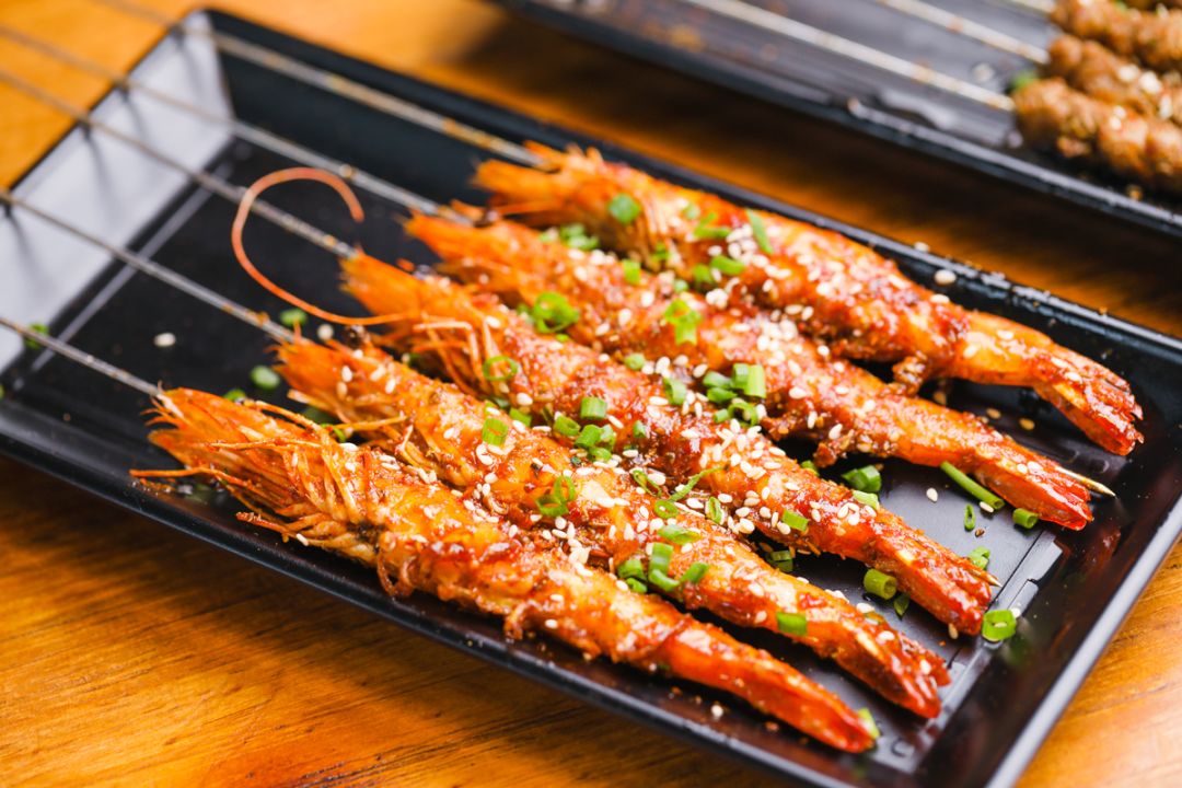 龙虾烧烤啤酒一条龙吃到撑,不服不行!_大虾