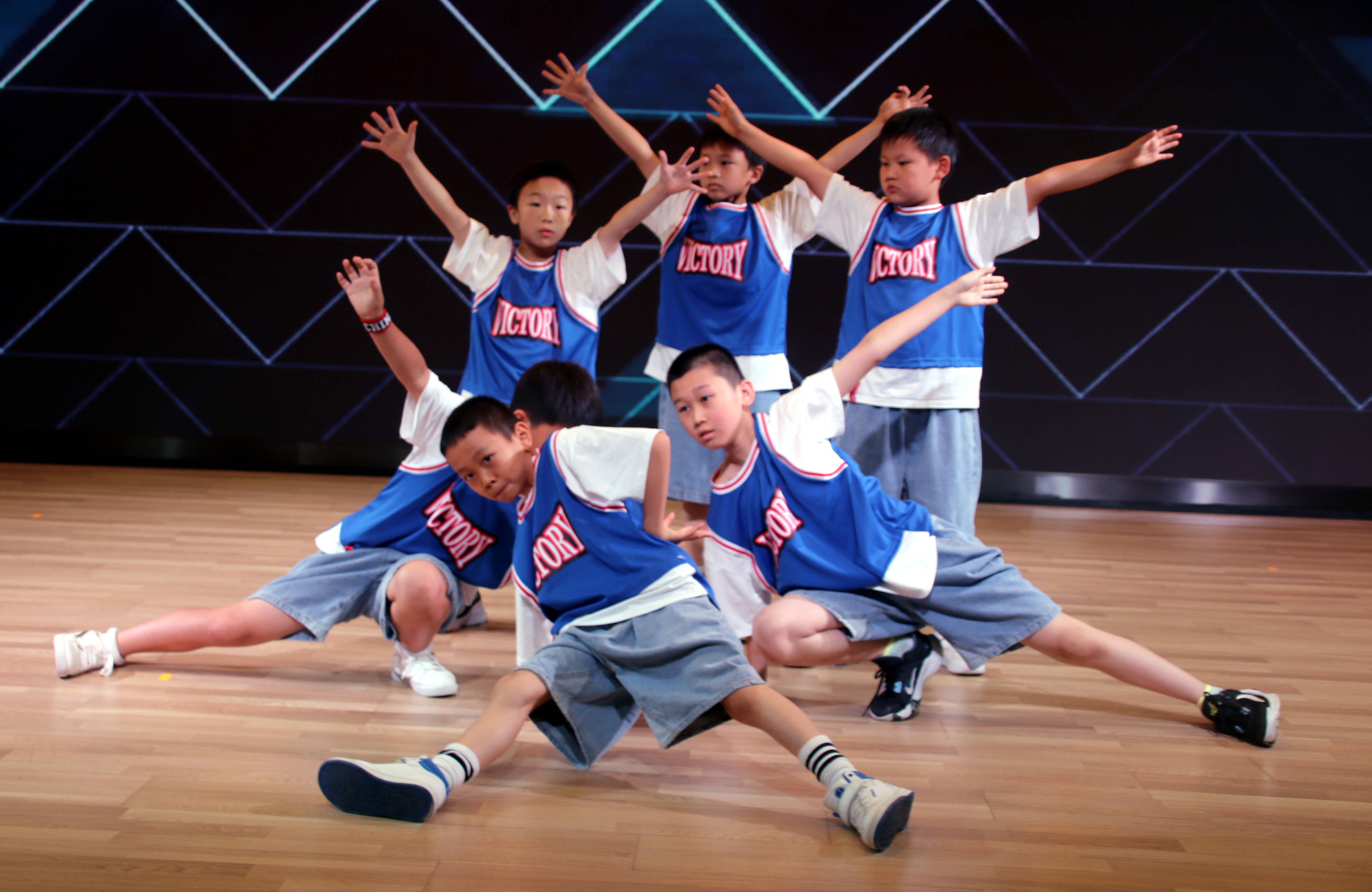 苏州高新区青少年活动中心举行"鹿鹿成长秀——街舞结课汇演"