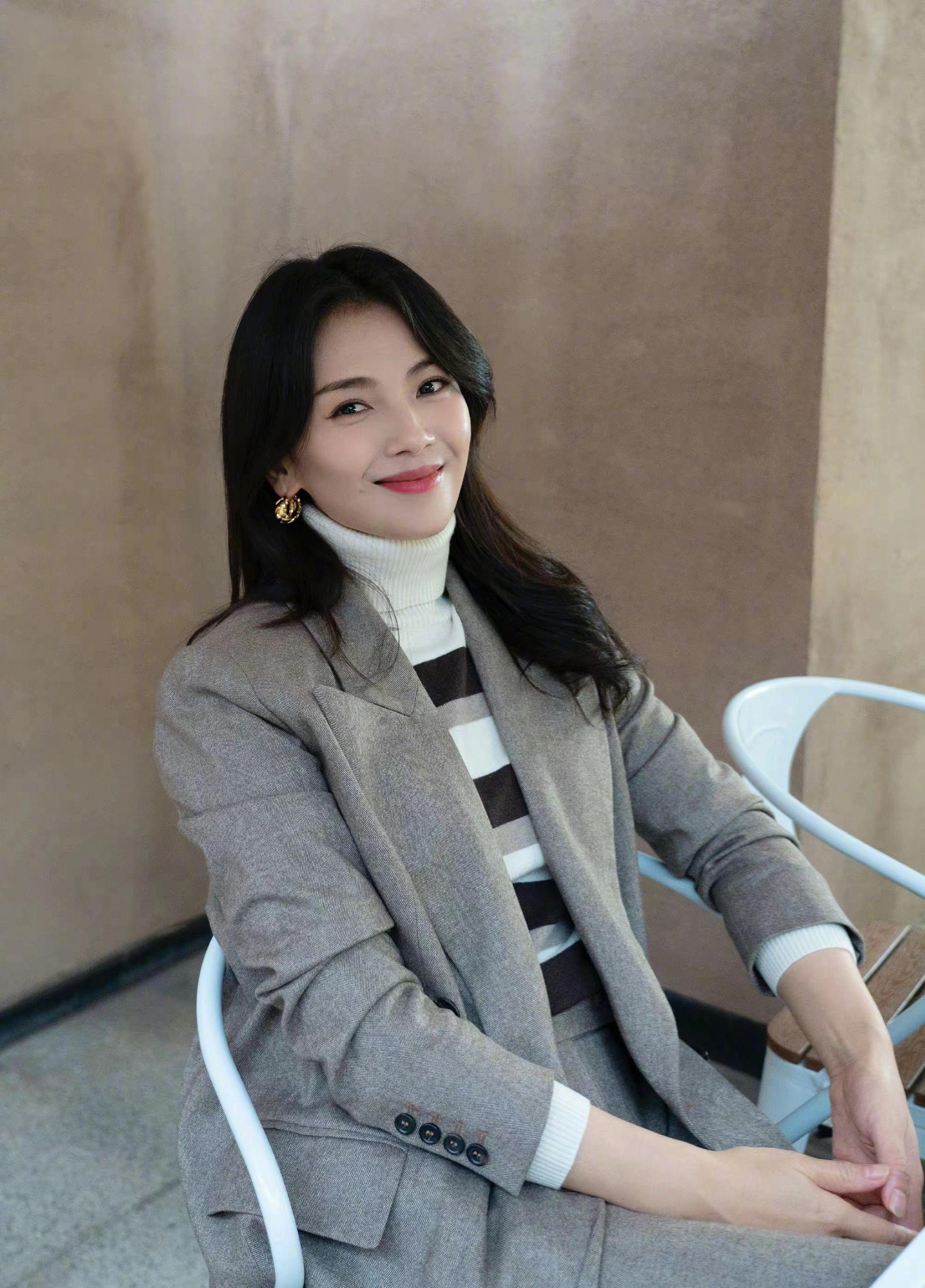 刘涛的衣品真好,演绎两套秋日穿搭,西装干练外套有型_气质_衣服_女神