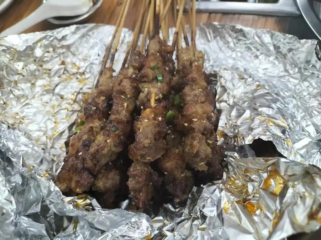 烧烤美食 #唯美食不能辜负 2022年的第一次宵夜 - 抖音