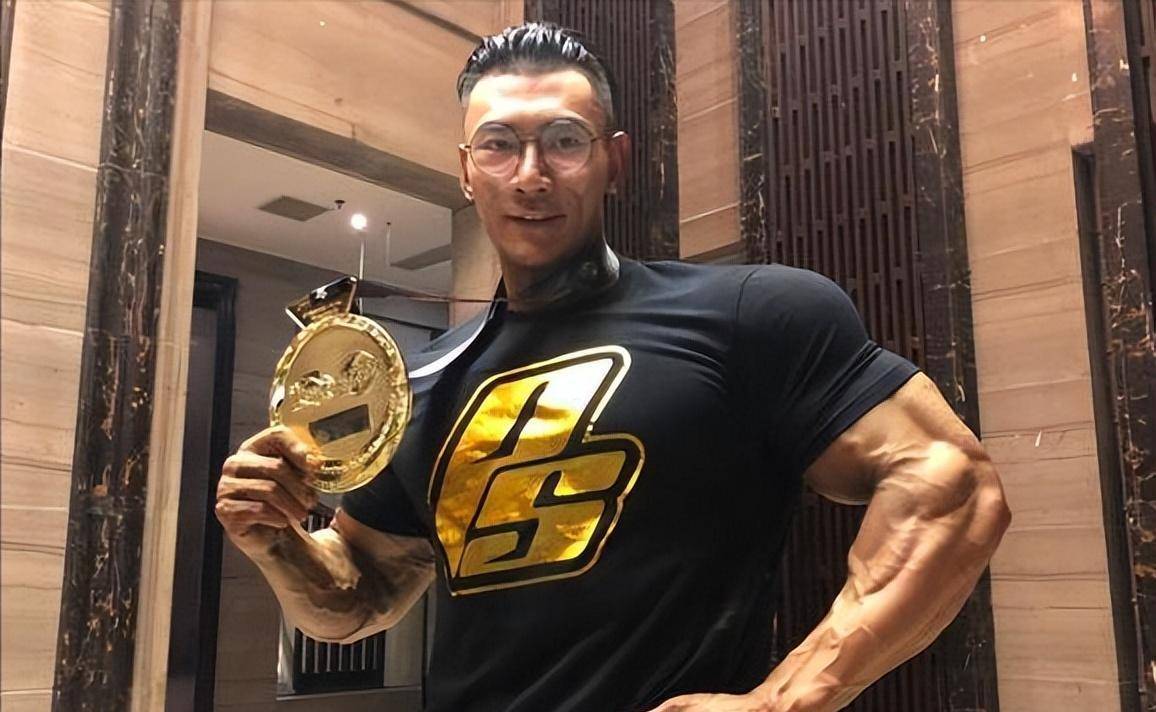 巨兽鹿晨辉:自费60万请外教训练,成中国健美第一人_比赛_健身_联赛