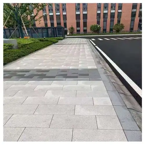 花岗岩芝麻灰黑抛光荔枝面麻地砖大理石材火烧板芝麻白路岩石花坛围石