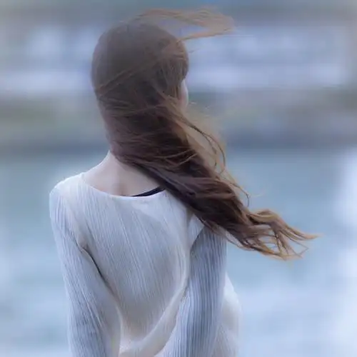 长发飘飘背影美头像
