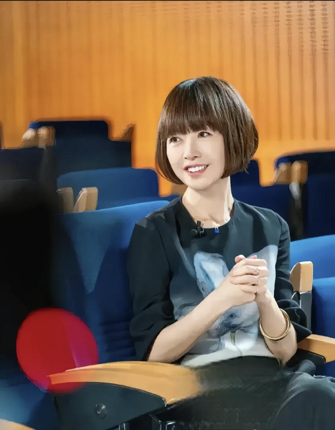 陈鲁豫,53岁,出生在上海,毕业于中国传媒大学,拥有本科学历,身高164