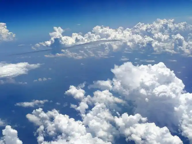 天空有一朵美丽的白云