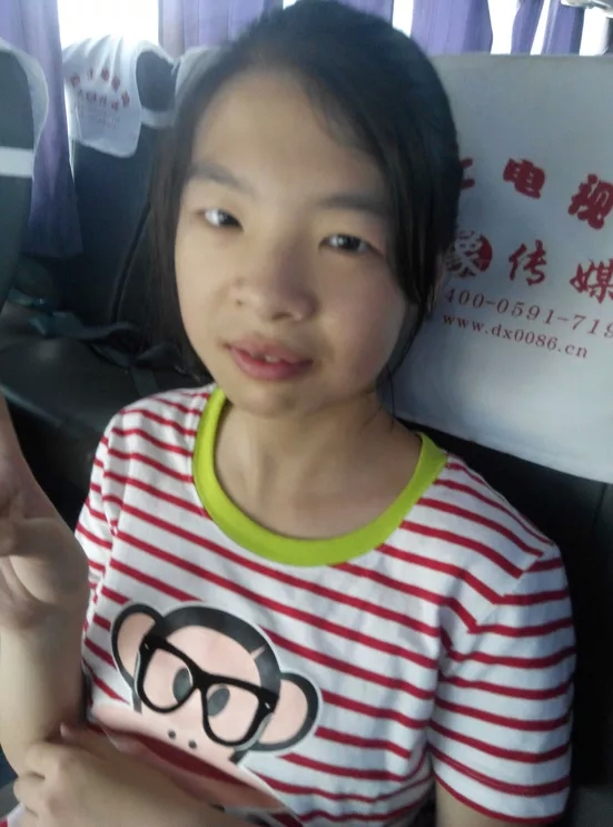 今年13岁 长得特别难看 连我爸也说我长得丑 自己先天就傻 性格内向