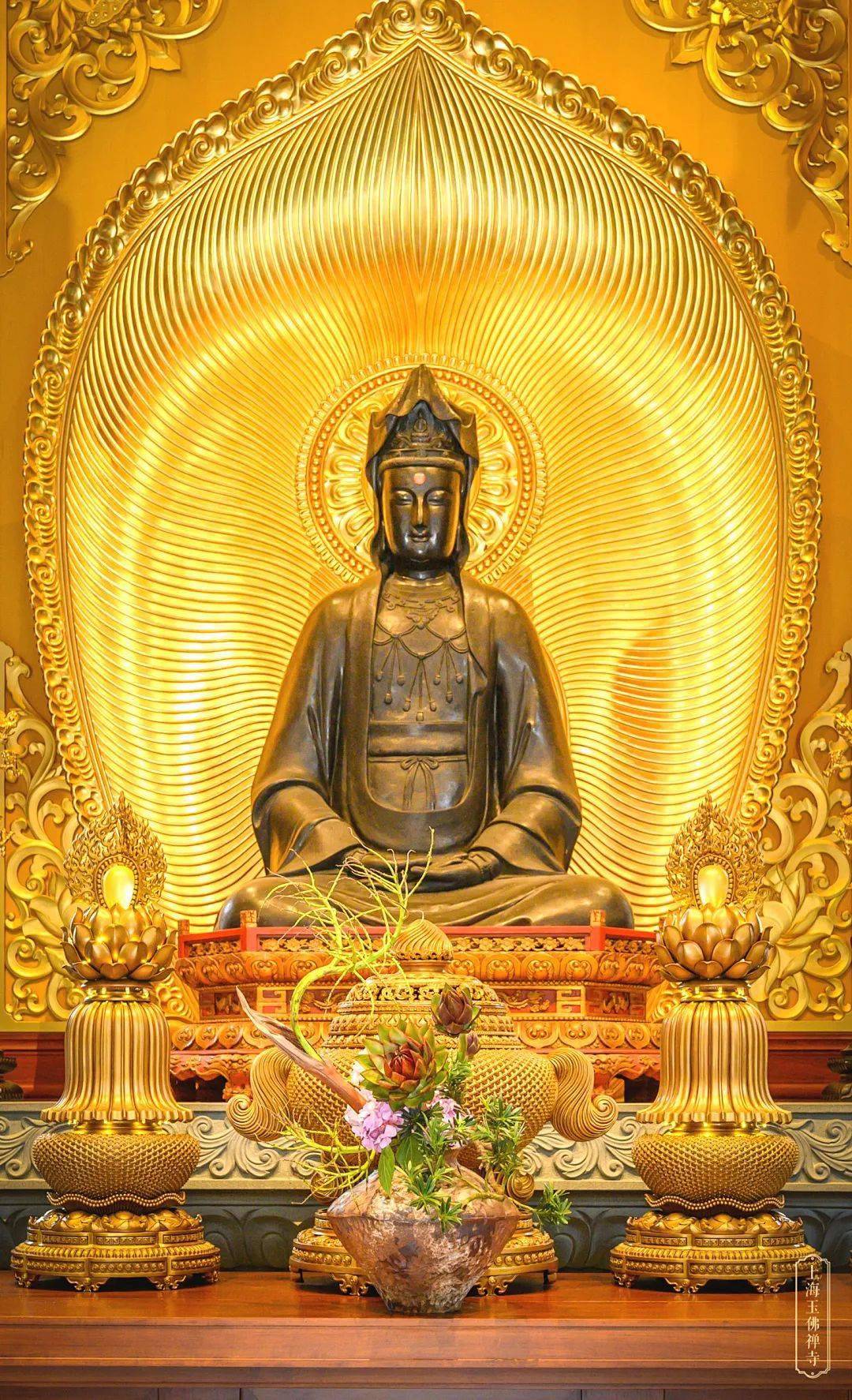 这样的佛前供品堪称庄严_禅寺_菩萨_殿堂