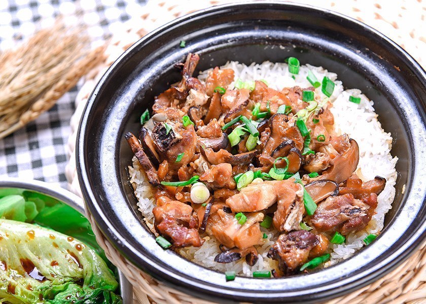 香菇鸡肉煲仔饭图片
