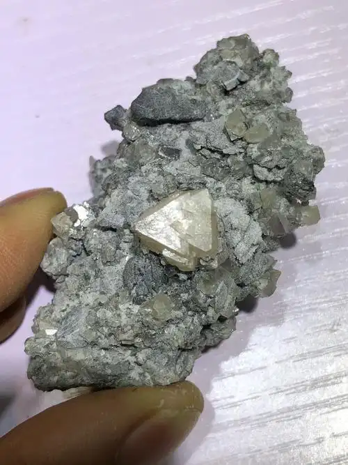 歪歪矿物本周四晚八点.欢迎捡漏