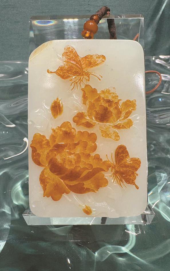 欣  茗凭借玉雕作品屡获"百花奖""天工奖""神工奖"等全国大奖,70后