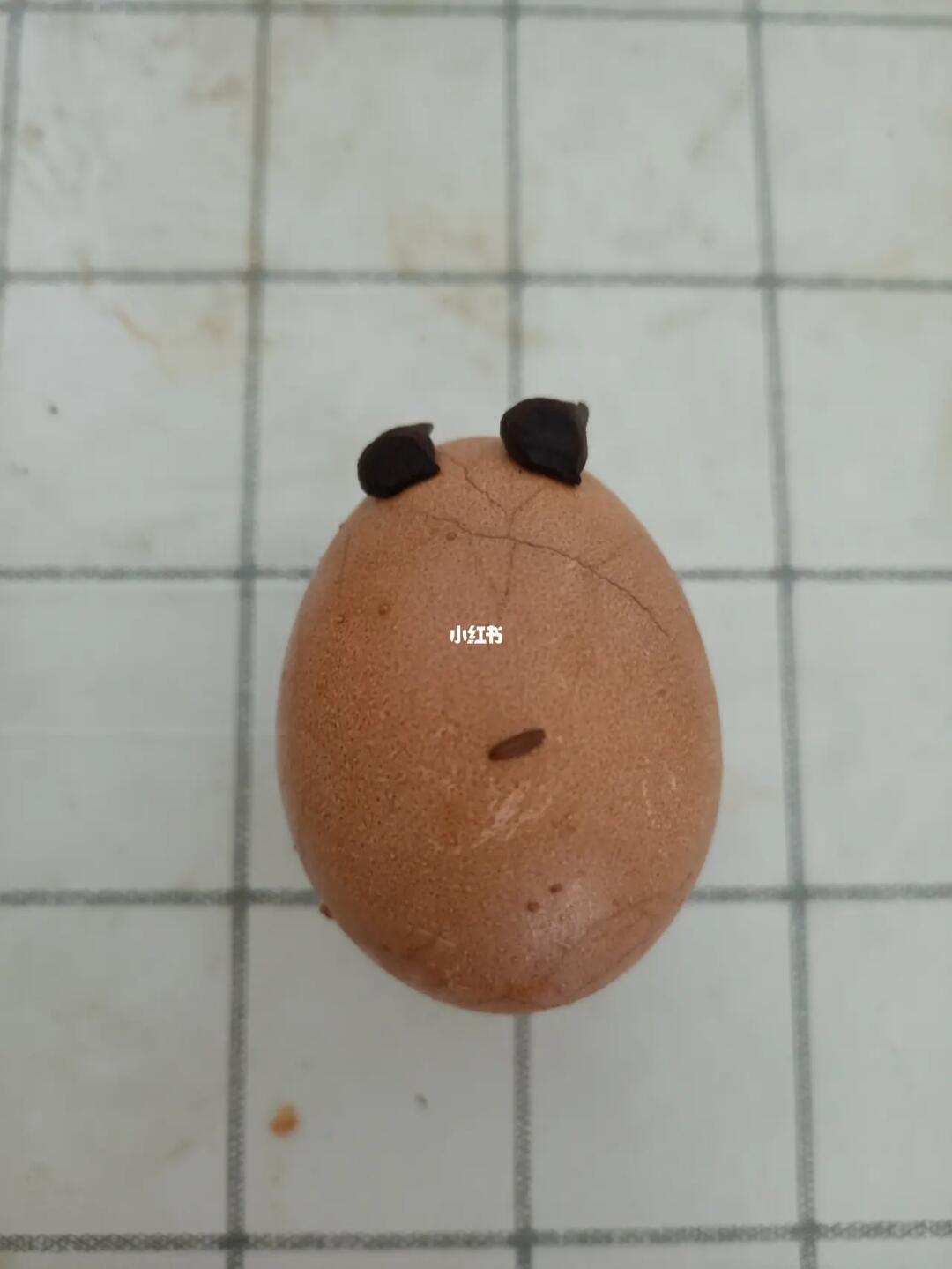 今天买了两个卤鸡蛋有一个竟然是个表情包