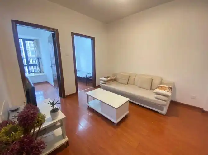 1号线地铁口旁最便宜的精装修俩房仅1500