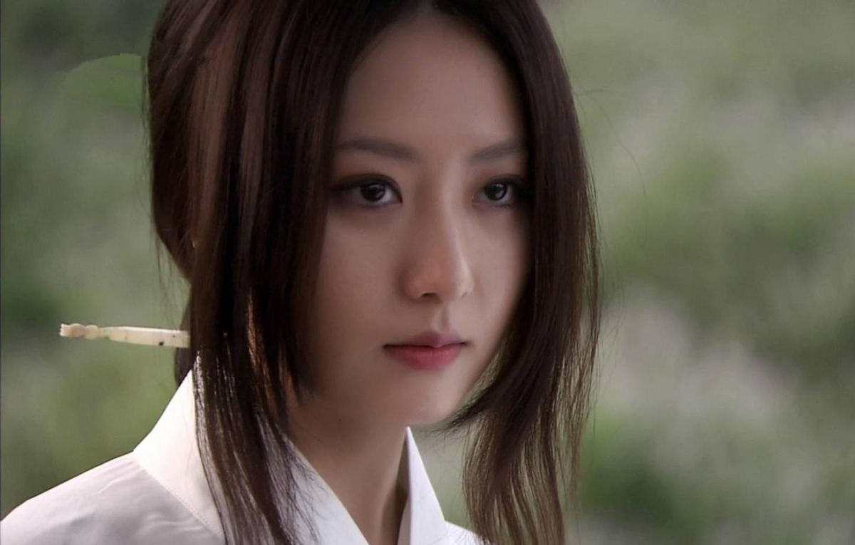 回顾玉漱公主白冰一心向往爱情和家庭终究是飞蛾扑火