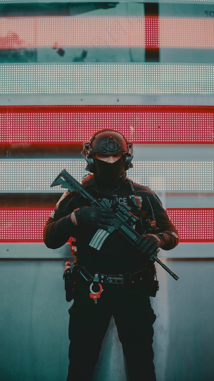 军人霸气持枪图片