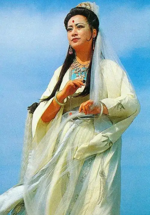 其中,饰演观音菩萨的演员左大玢,更是给无数人留下了深刻的印象.