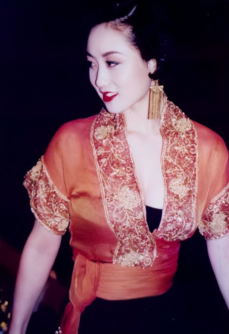 让李连杰苦等十年,非她不娶的利智,到底有何魅力?__财经头条