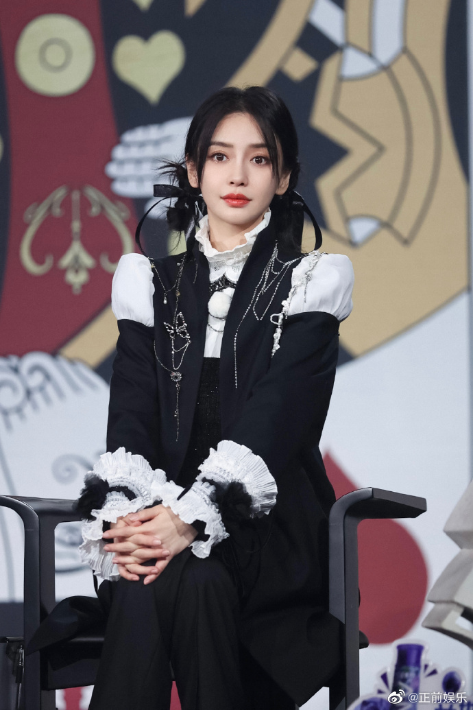 angelababy奔跑吧扑克游戏剧照##angelababy今天好多营业照