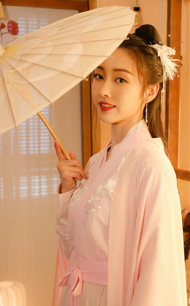 不说去年的顶流肖战和王一博,就是仅仅出现过几次的师姐宣璐都得到了