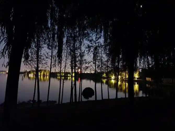 郑州北龙湖夜景