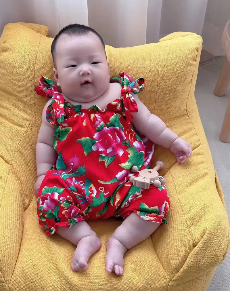 胖千是三个月的大宝宝了.产后三个月,经历了难熬的月子,母乳亲 - 抖音