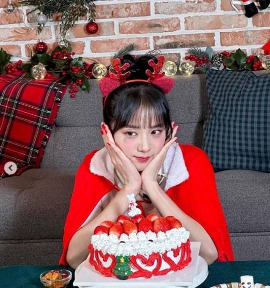 1/5搜狐韩娱讯 韩国女团blackpink成员jisoo近日在社交平台发布一组