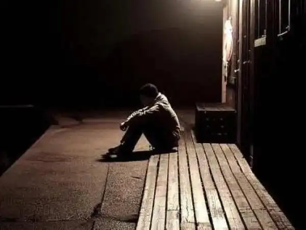 孤独黑暗系句子配图一个人孤独的说说心情短语