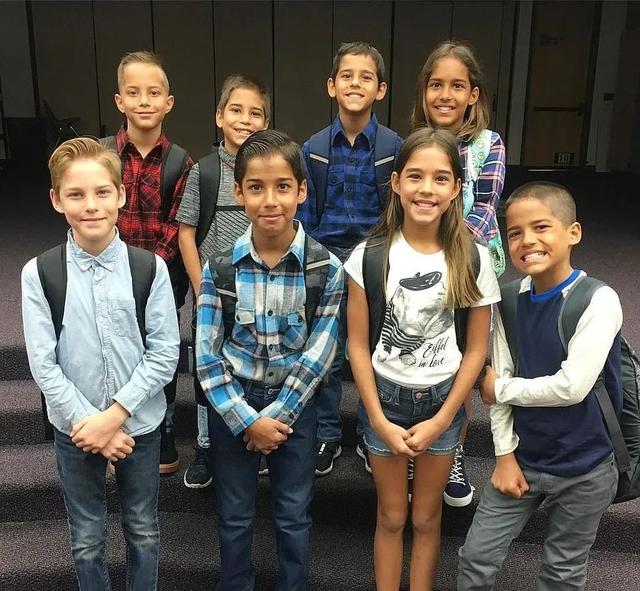 怀孕生下八胞胎,一人养育14娃,网友:养这么多孩子图啥?