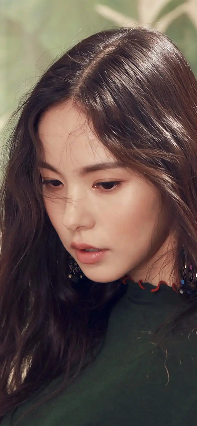 长发的女生唯美侧脸