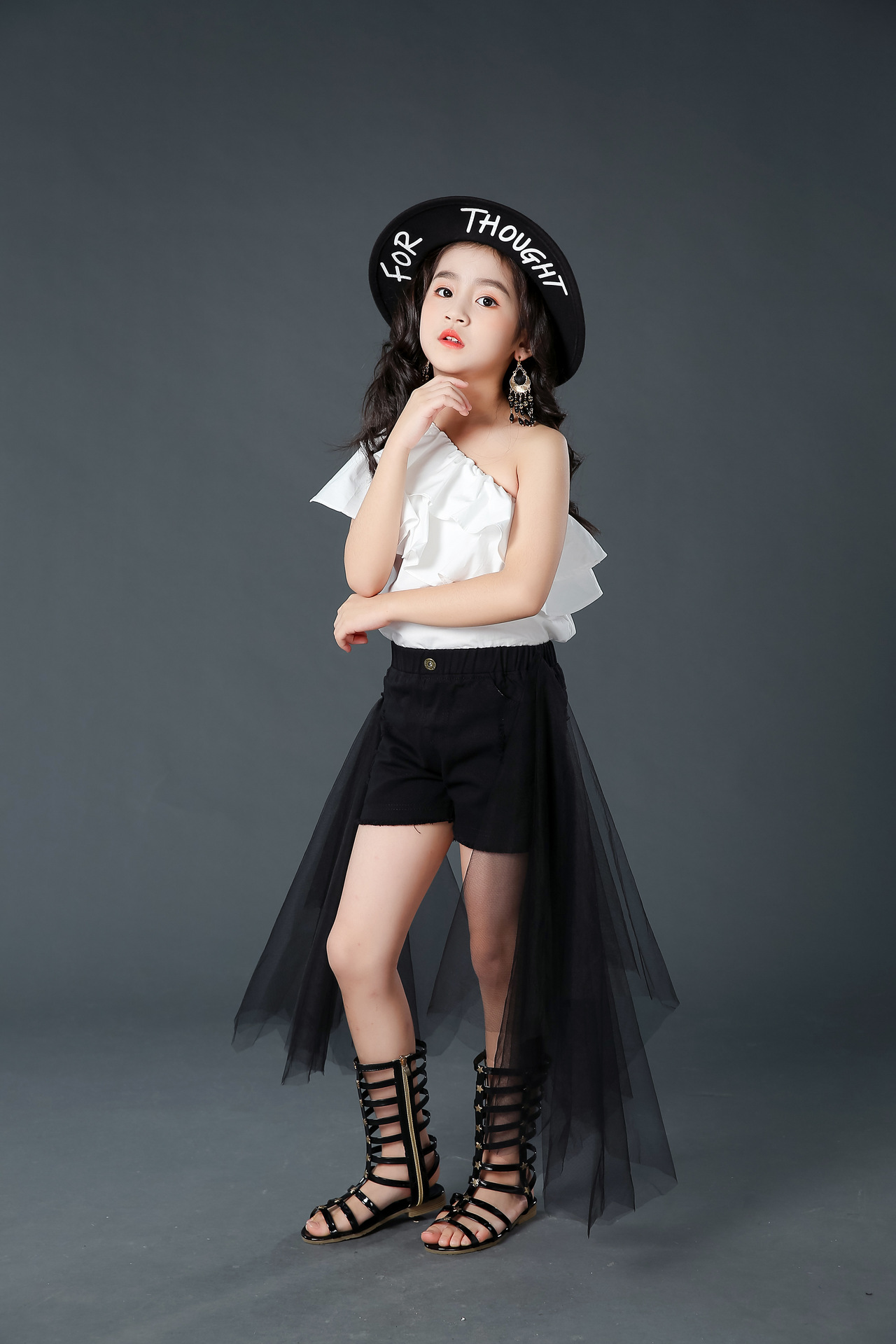 女童荷叶肩走秀潮服时尚儿童模特比赛演出服黑白色车模摄影酷礼服