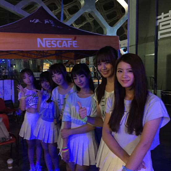 炫彩迎月夜 sing女团现身彩色夜跑深圳站