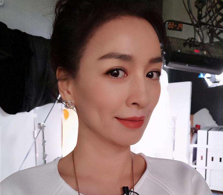 张庭女儿林家菱走秀昂首挺胸气质非凡因长相常被网友吐槽