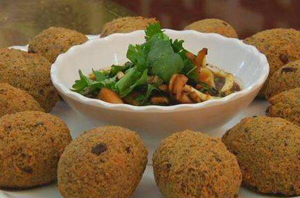 贵阳肠旺面是贵州省贵阳市家喻户晓的一道传统特色小吃,其历史十分