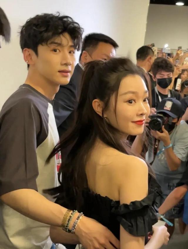 白敬亭和宋轶终于同框了,两人一起出席宣传新剧《长风渡》,这是两个人