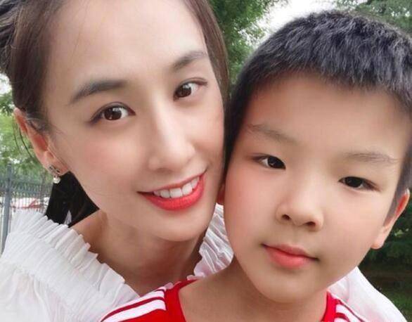 《浪姐》中有11个辣妈,宁静儿子22岁张雨绮龙凤胎3岁,她最低调_伊能静