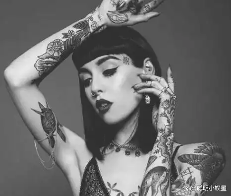 于是,珠珠特意前往泰国,在胸口纹上了这种神秘的纹身.