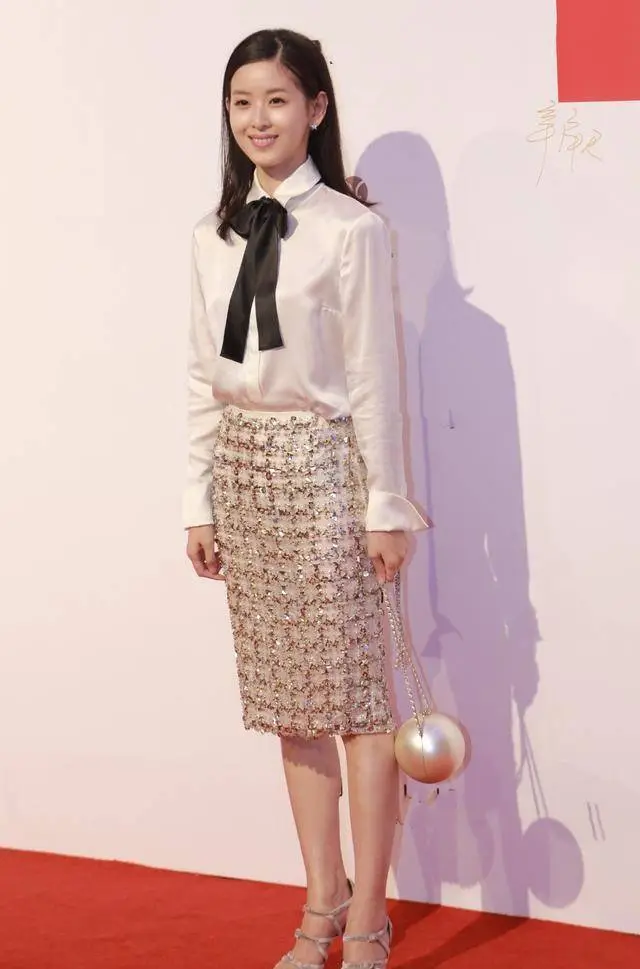 原创章泽天大学素颜照被疯传满脸雀斑还单眼皮与现在简直判若两人