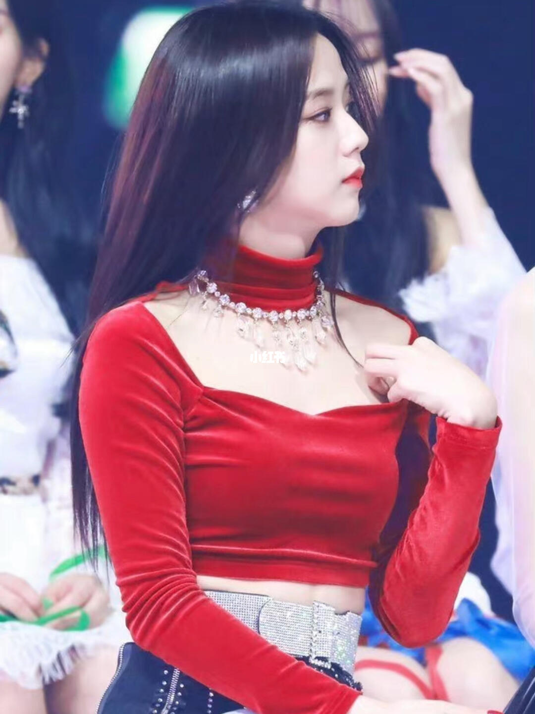 红衣秀yyds金智秀jisoojisooblackpink金智秀红衣造型