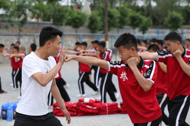 功夫小子武术训练时斗志昂扬奋勇拼搏,为他们点赞!