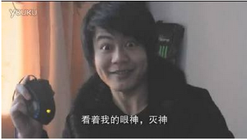 lol里有个解说叫小智,他有个朋友叫碧哥,小智解说里经常黑碧哥,下面附