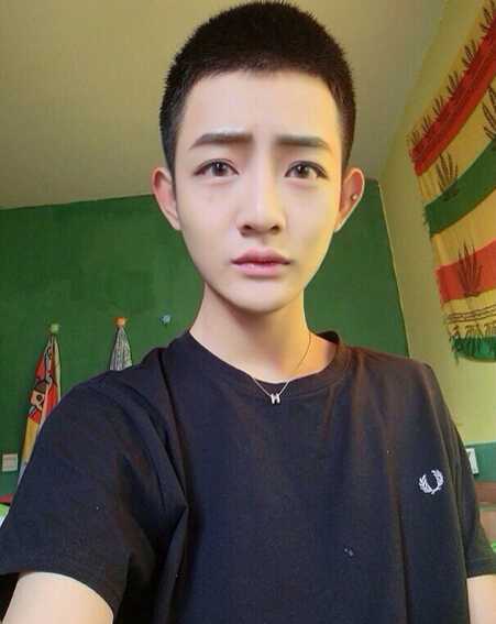 卡尺头短发发型男人魅力十足